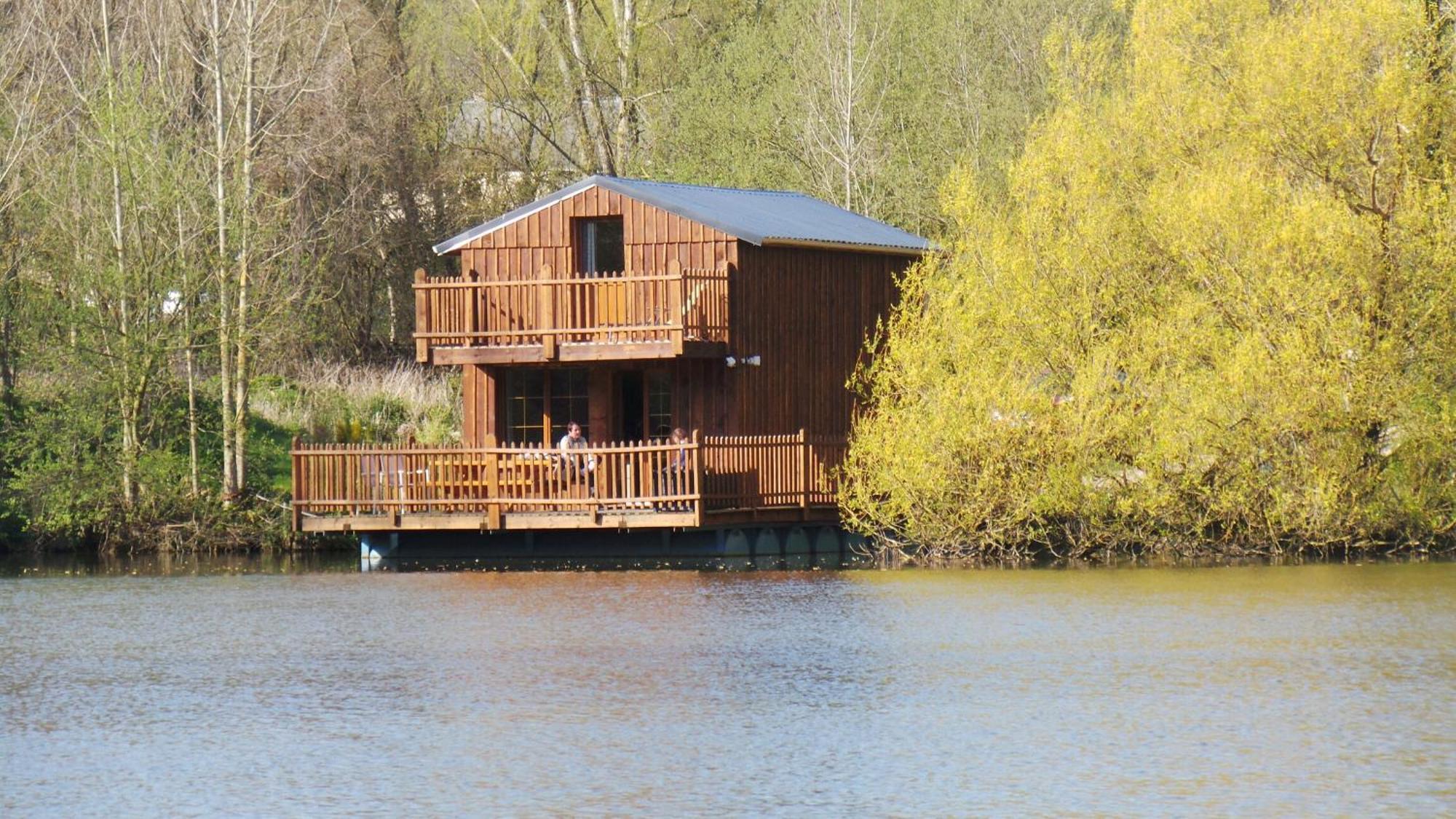 Cabanes Flottantes Et Gites Au Fil De L'Eau Colleville Exterior photo