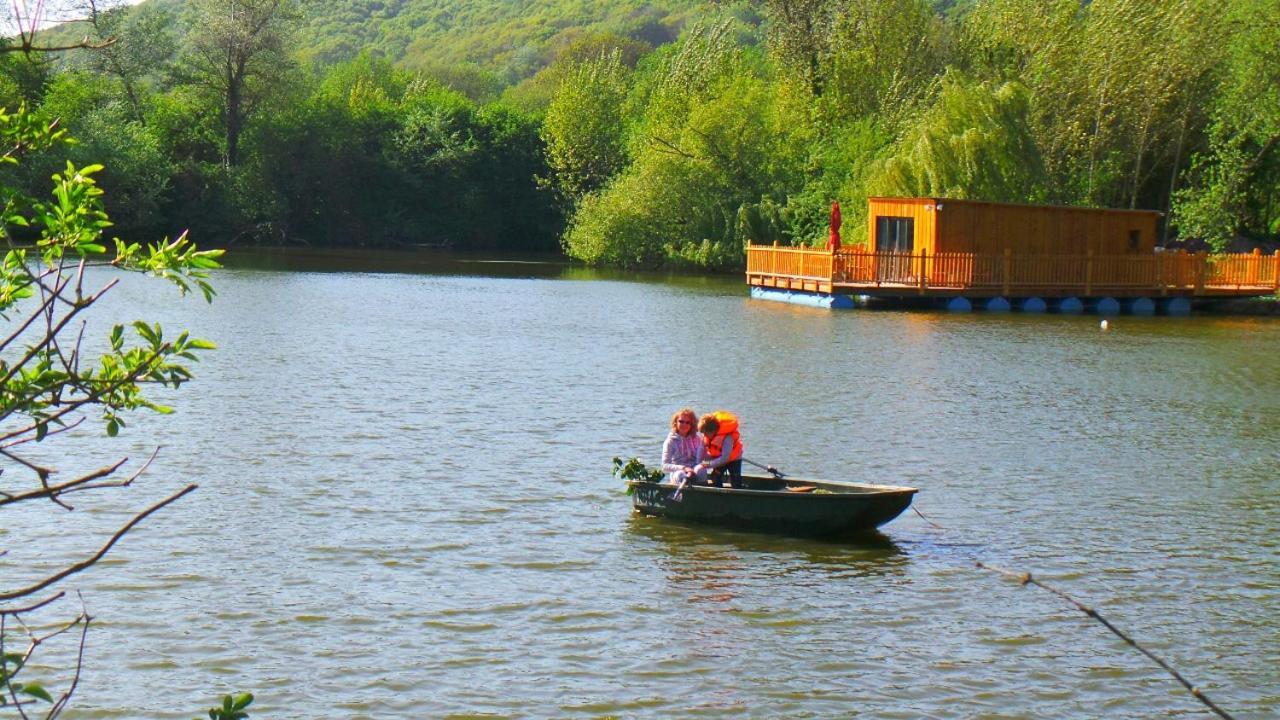 Cabanes Flottantes Et Gites Au Fil De L'Eau Colleville Exterior photo