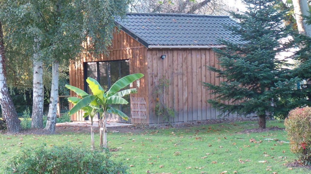 Cabanes Flottantes Et Gites Au Fil De L'Eau Colleville Exterior photo