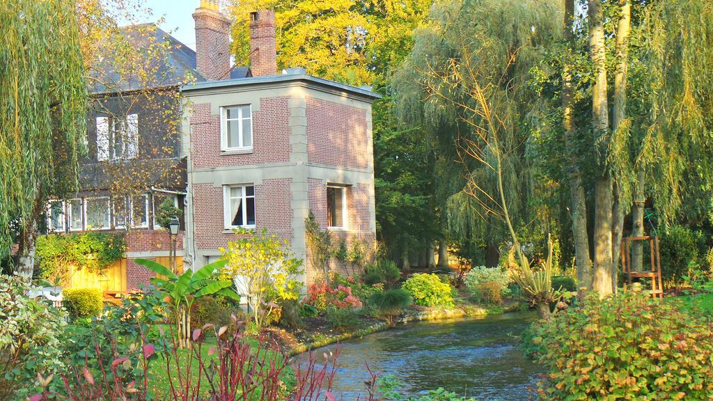 Cabanes Flottantes Et Gites Au Fil De L'Eau Colleville Exterior photo