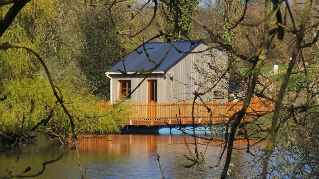 Cabanes Flottantes Et Gites Au Fil De L'Eau Colleville Exterior photo