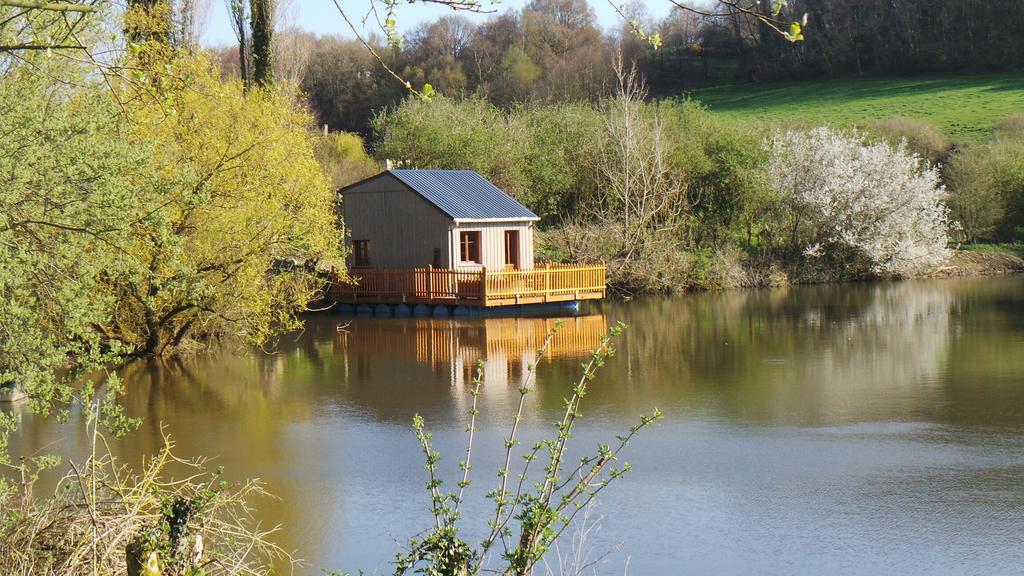 Cabanes Flottantes Et Gites Au Fil De L'Eau Colleville Exterior photo